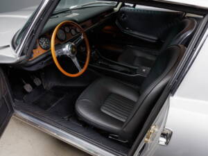 Image 23/32 of ISO Grifo GL 350 (1968)