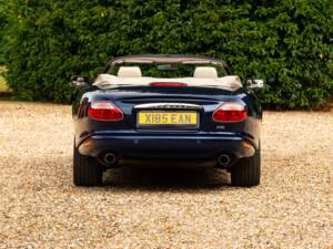 Immagine 17/41 di Jaguar XKR (2001)