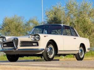 Image 3/7 of Alfa Romeo 2000 Sprint (1961)