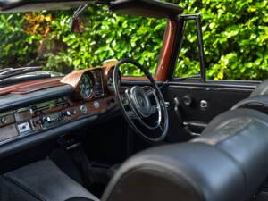 Image 13/46 de Mercedes-Benz 250 SE (1967)