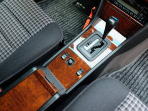Image 26/75 of Mercedes-Benz E 280 T (1994)