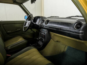 Image 16/50 of Mercedes-Benz 240 TD (1982)