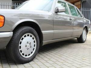 Image 5/7 de Mercedes-Benz 500 SEL (1987)