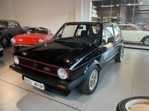 Image 1/23 de Volkswagen Golf I GTI 1.6 (1981)