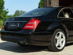 Immagine 23/50 di Mercedes-Benz S 350 CDI BlueEFFICIENCY L (2011)
