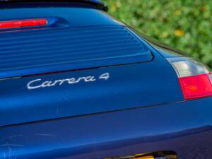 Imagen 11/22 de Porsche 911 Carrera 4 (2001)