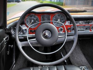 Image 49/70 of Mercedes-Benz 280 SL (1969)