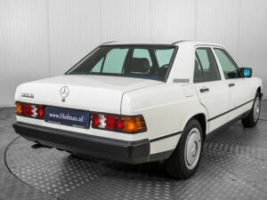 Image 24/50 of Mercedes-Benz 190 D (1985)