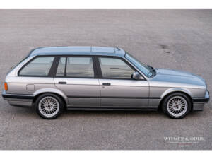Image 12/50 de BMW 320i Touring (1989)