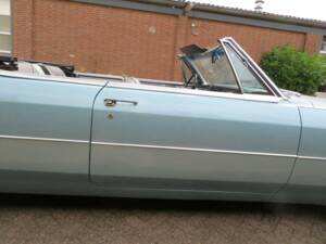 Image 5/18 of Cadillac DeVille Convertible (1965)