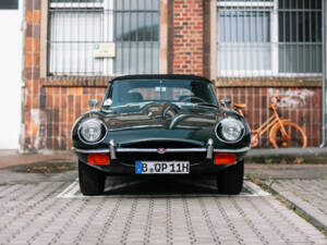 Image 17/63 de Jaguar E-Type (1969)