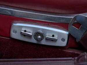Immagine 39/57 di Lincoln Continental Convertible (1966)