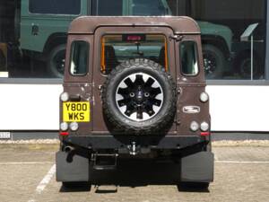 Bild 10/23 von Land Rover Defender 90 Works V8 (2014)