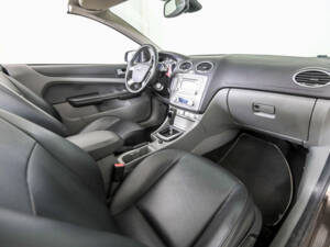 Image 22/50 of Ford Focus CC 2.0 (2008)