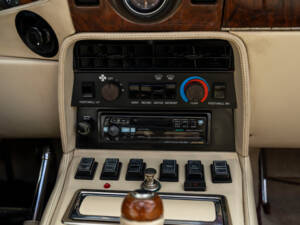 Immagine 23/32 di Aston Martin V8 Vantage Volante (1988)
