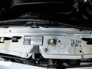 Image 74/75 of Mercedes-Benz E 280 T (1994)