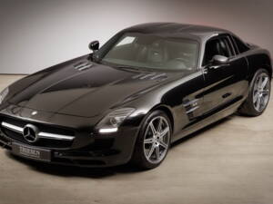 Bild 2/34 von Mercedes-Benz SLS AMG (2013)
