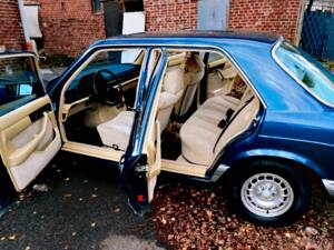 Image 5/10 of Mercedes-Benz 500 SE (1984)