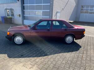 Imagen 15/17 de Mercedes-Benz 190 E 1.8 (1992)