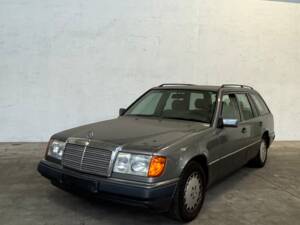 Imagen 11/81 de Mercedes-Benz 250 TD (1992)