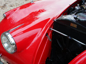 Image 37/50 de Jaguar XK 120 OTS (1954)