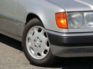 Imagen 26/39 de Mercedes-Benz 300 CE-24 (1992)