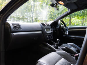 Bild 9/18 von Volkswagen Golf V 3.2 R32 (2006)