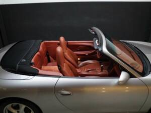 Immagine 33/50 di Porsche 911 Carrera 4 (2001)