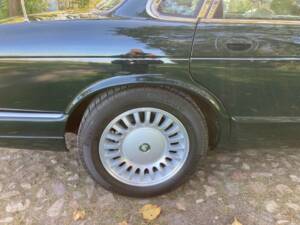 Image 10/76 of Jaguar XJ12 6.0 (1995)