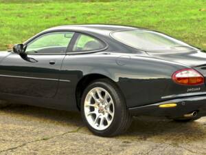 Image 12/50 of Jaguar XKR (2000)