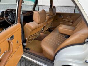 Image 16/35 of Mercedes-Benz 280 SEL 4,5 (1972)