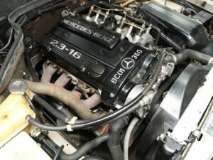 Image 24/30 of Mercedes-Benz 190 E 2.3-16 (1984)