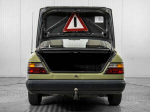 Afbeelding 40/50 van Mercedes-Benz 200 D (1986)