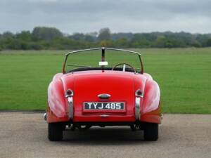 Image 13/37 of Jaguar XK 120 SE OTS (1954)