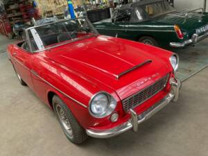 Image 24/33 of Datsun Fairlady 1500 (1964)