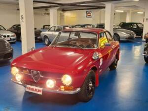 Image 31/37 de Alfa Romeo Giulia GT 1300 Junior (1974)