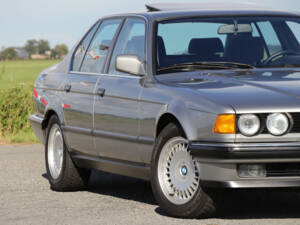 Imagen 28/41 de BMW 735i (1987)