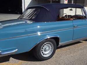 Immagine 4/40 di Mercedes-Benz 300 SE (1964)