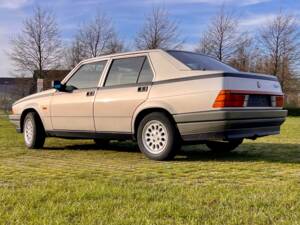 Image 6/23 de Alfa Romeo 75 1.6 (1988)