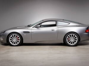 Afbeelding 4/30 van Aston Martin V12 Vanquish (2001)