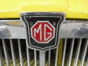 Image 22/50 of MG MGB (1967)