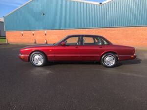 Image 4/9 of Jaguar XJ6 Sport 3.2 (1996)