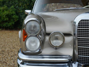 Image 10/50 of Mercedes-Benz 280 SE (1968)