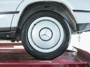 Image 50/50 of Mercedes-Benz 190 D (1986)
