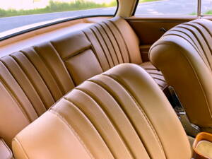 Image 14/18 of Mercedes-Benz 220 SE b (1965)