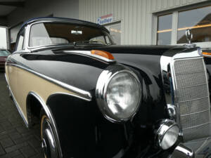 Image 20/27 of Mercedes-Benz 220 S Cabriolet (1957)