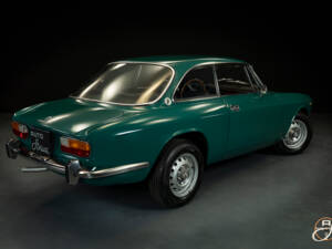 Image 5/20 of Alfa Romeo 2000 GT Veloce (1971)