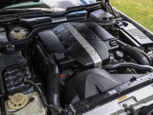 Image 27/37 of Mercedes-Benz SL 320 (2000)