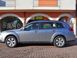 Bild 2/11 von Subaru Outback 2.5i (2010)