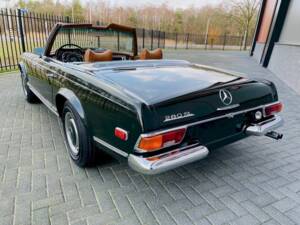 Image 10/36 of Mercedes-Benz 280 SL (1970)